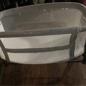 Baby delight with pad and cover pad . It can be attach to bed .